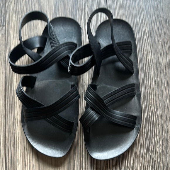 Sporty Black Sandals with straps - Picture 1 of 2